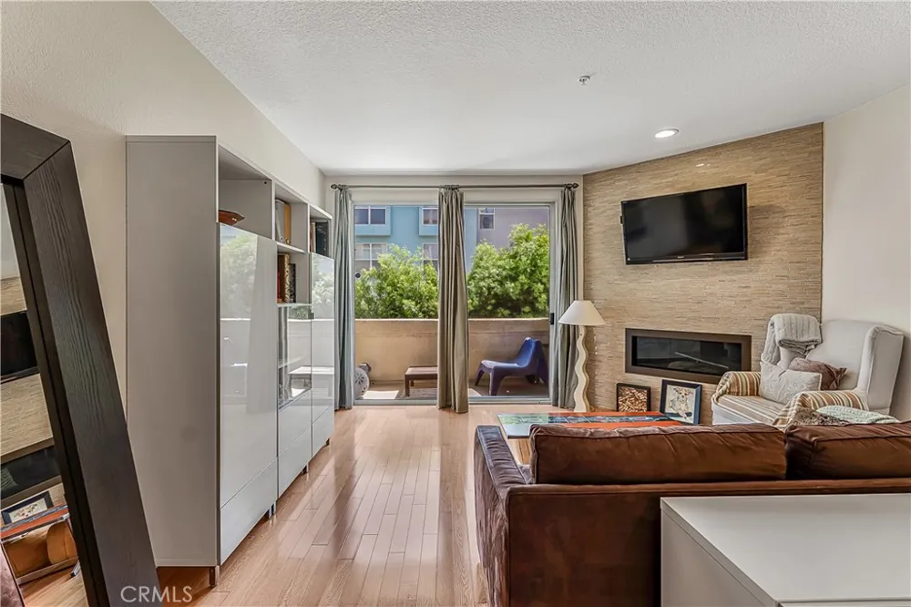 16940 Chatsworth Street #211 Granada Hills, CA 91344