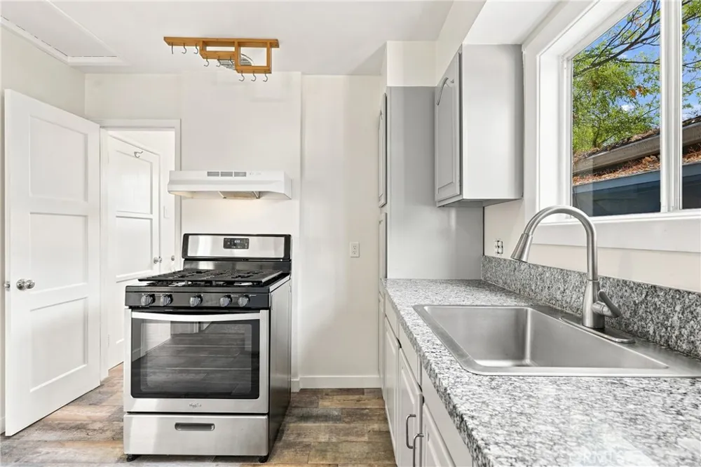 77 Lima Sierra Madre, CA 91024