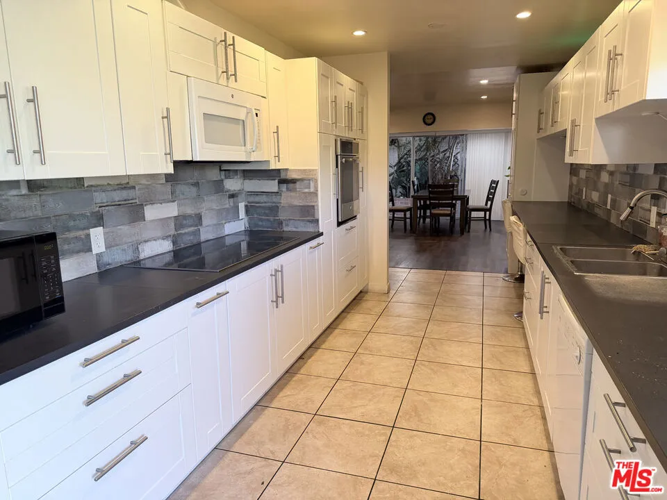 6732 Wooster Avenue Los Angeles, CA 90056