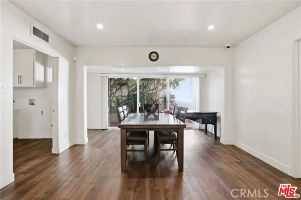6732 Wooster Avenue Los Angeles, CA 90056