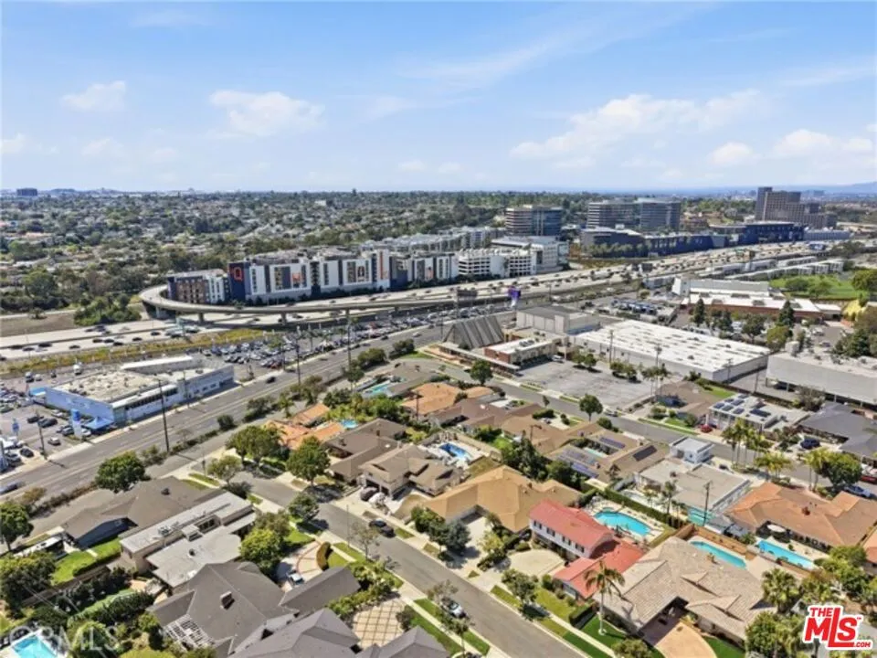 6732 Wooster Avenue Los Angeles, CA 90056