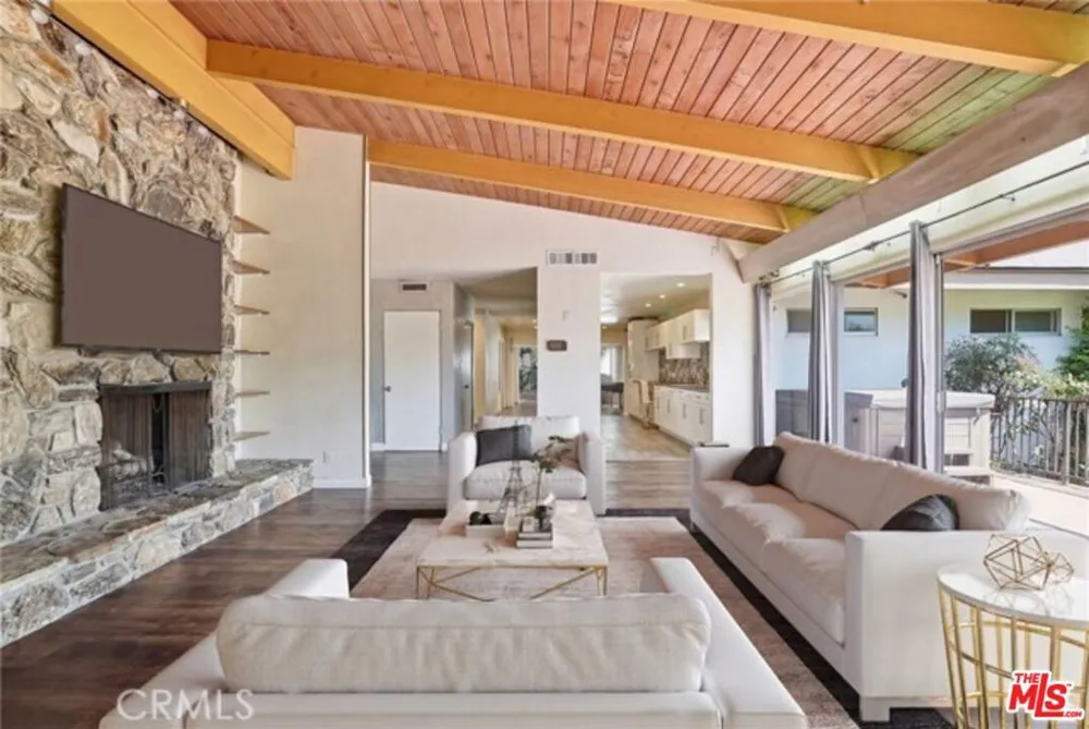 6732 Wooster Avenue Los Angeles, CA 90056