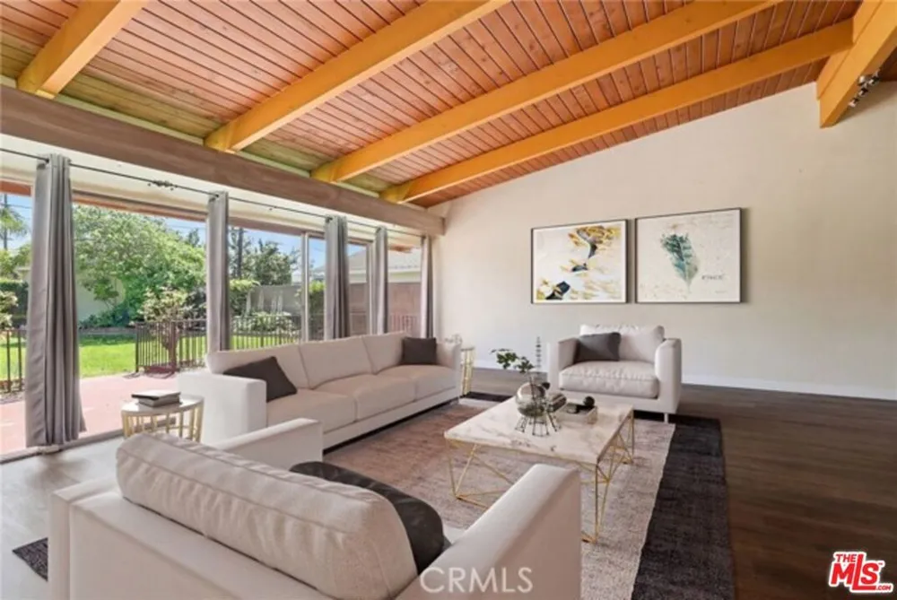 6732 Wooster Avenue Los Angeles, CA 90056