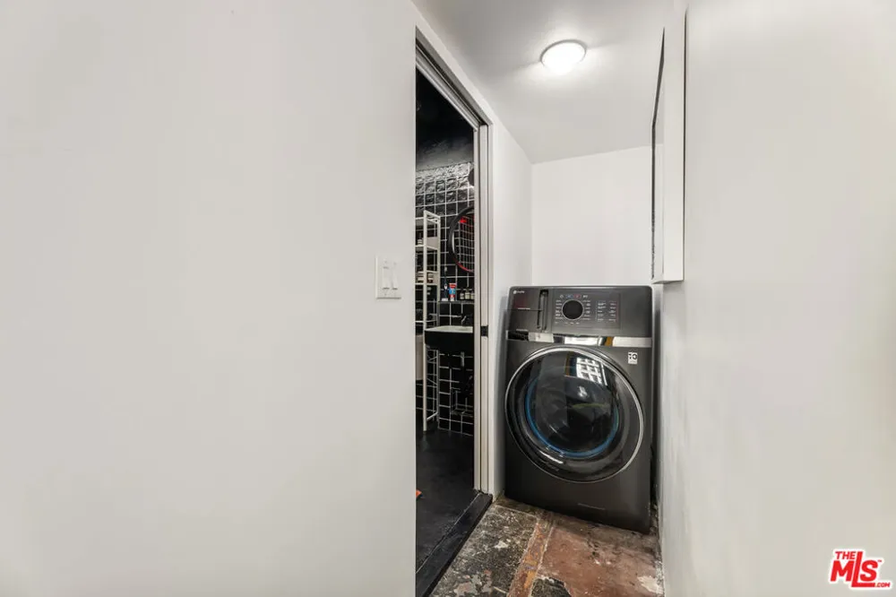 215 W 7th Street #407 Los Angeles, CA 90014