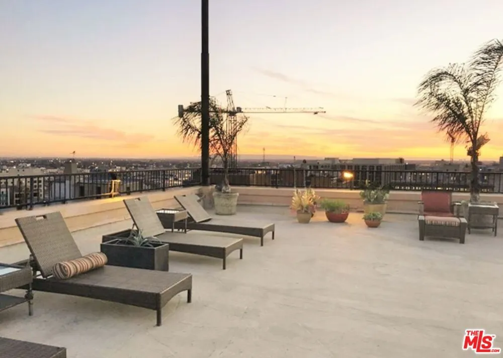 215 W 7th Street #407 Los Angeles, CA 90014