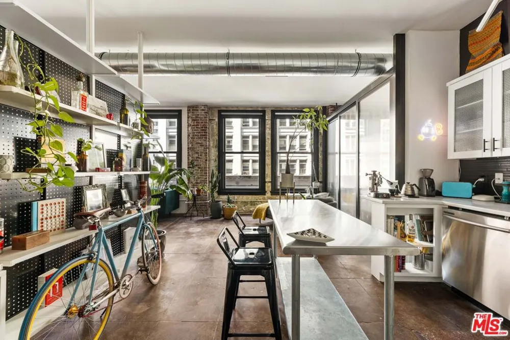 215 W 7th Street #407 Los Angeles, CA 90014