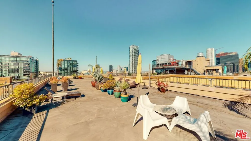 215 W 7th Street #407 Los Angeles, CA 90014
