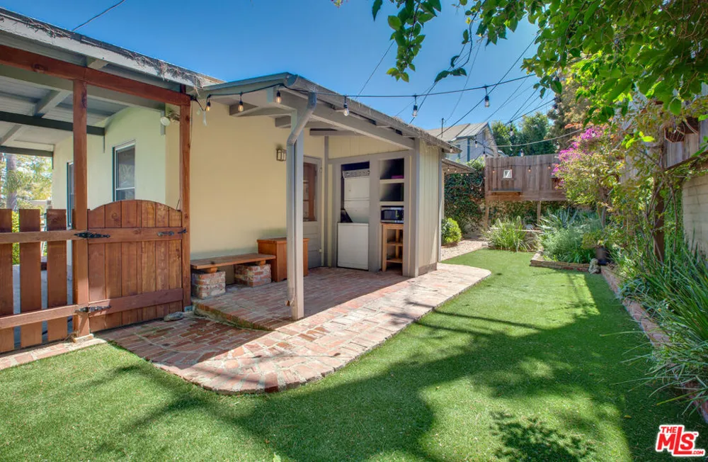 2454 7th Street #B Santa Monica, CA 90405