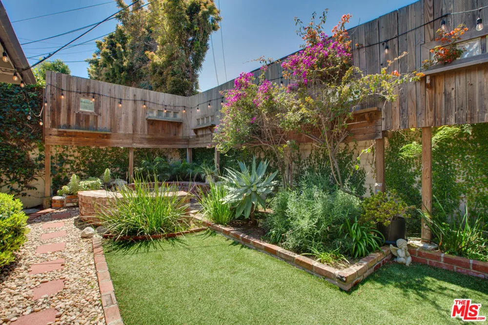 2454 7th Street #B Santa Monica, CA 90405