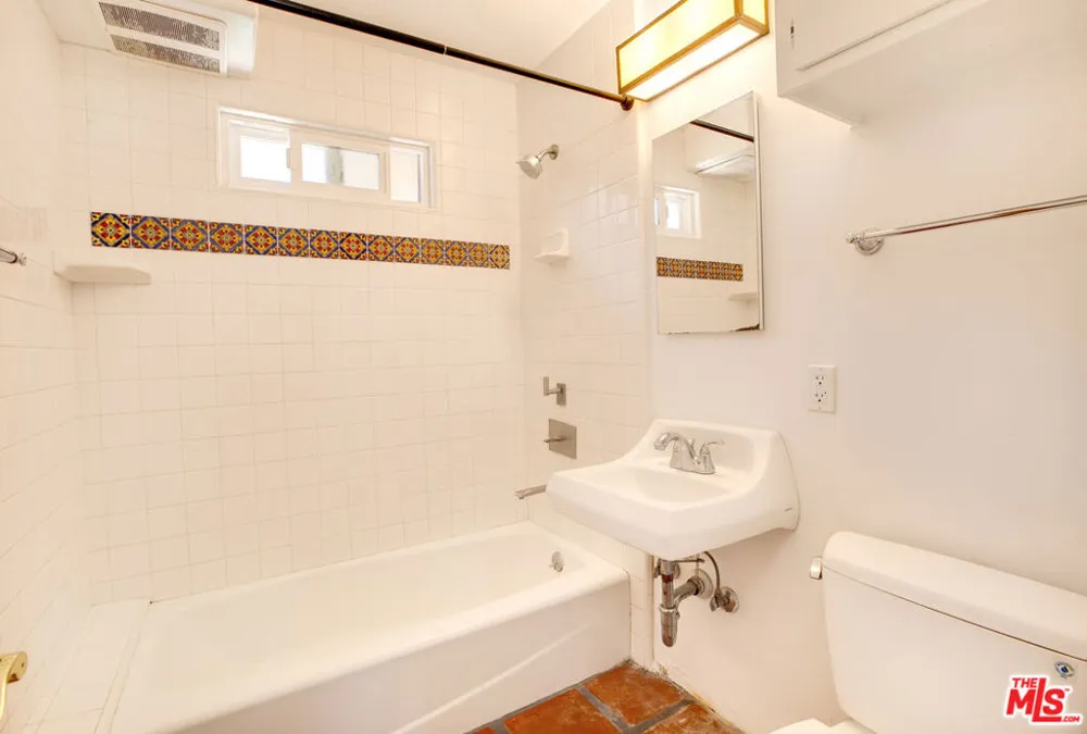 2454 7th Street #B Santa Monica, CA 90405
