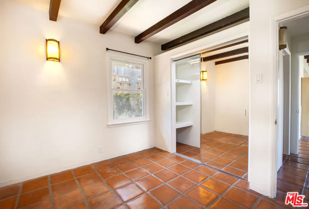 2454 7th Street #B Santa Monica, CA 90405