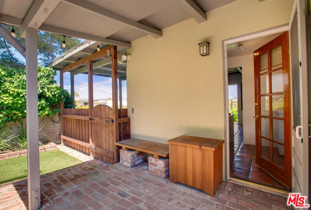 2454 7th Street #B Santa Monica, CA 90405
