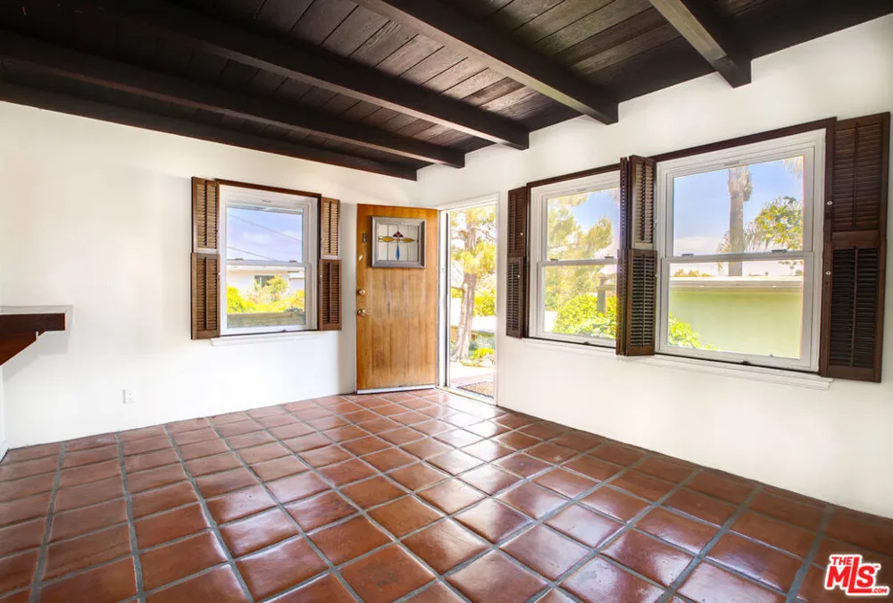 2454 7th Street #B Santa Monica, CA 90405