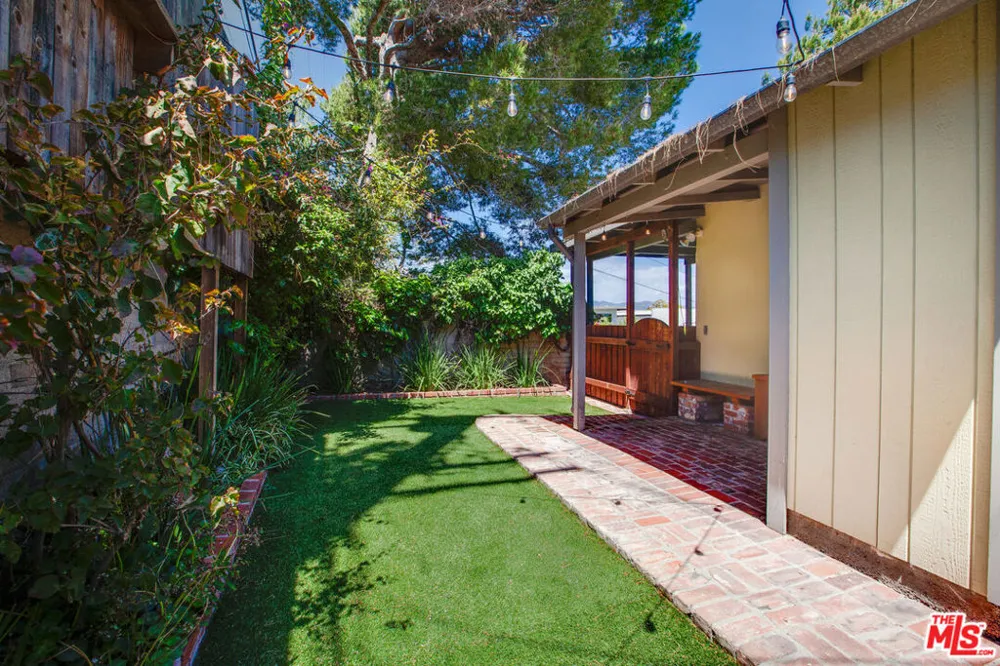 2454 7th Street #B Santa Monica, CA 90405