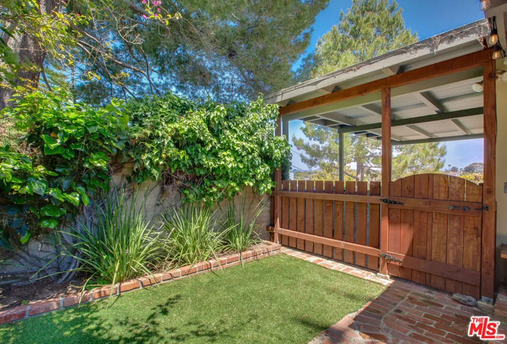 2454 7th Street #B Santa Monica, CA 90405