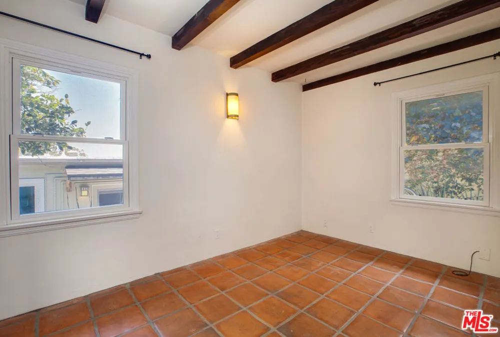 2454 7th Street #B Santa Monica, CA 90405