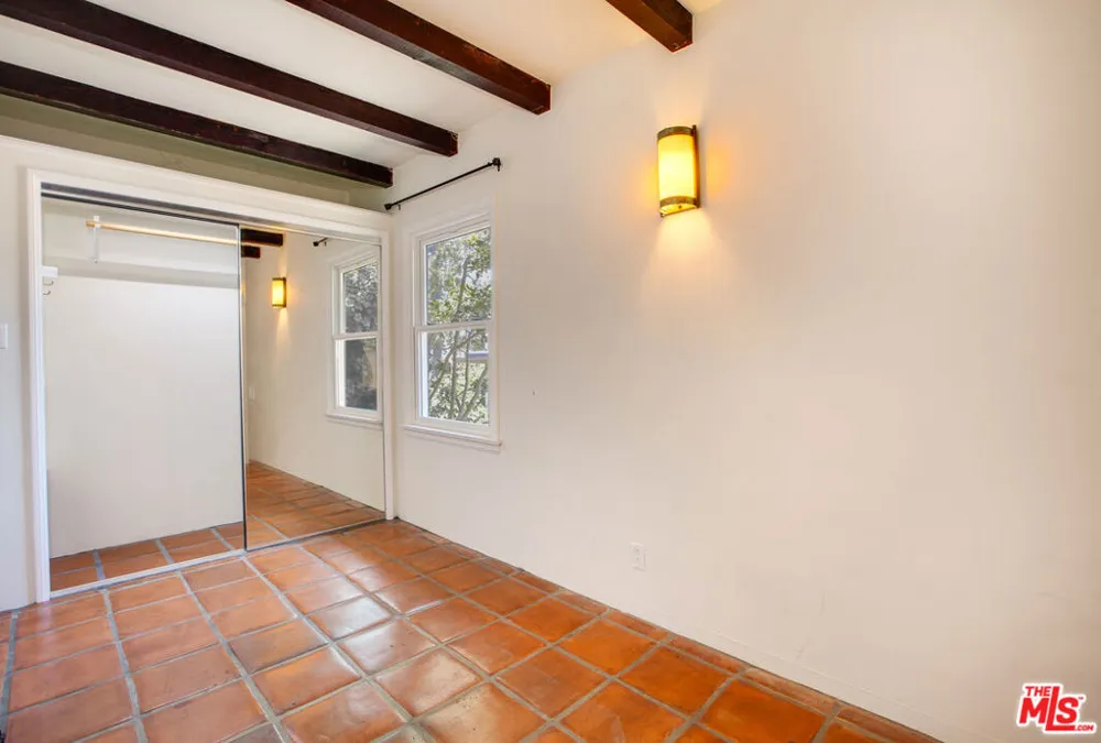 2454 7th Street #B Santa Monica, CA 90405