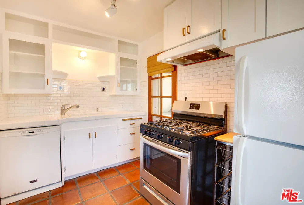2454 7th Street #B Santa Monica, CA 90405