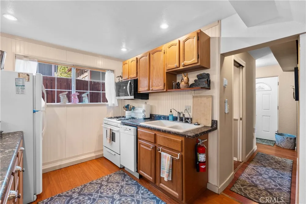 1869 Outer Hwy 2 S Wrightwood, CA 92397