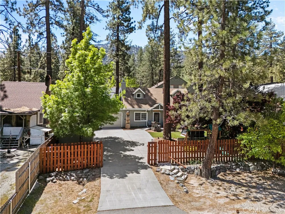 1869 Outer Hwy 2 S Wrightwood, CA 92397