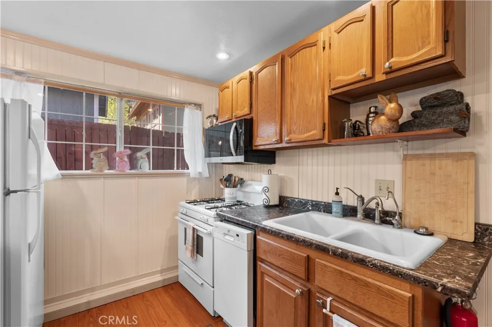 1869 Outer Hwy 2 S Wrightwood, CA 92397