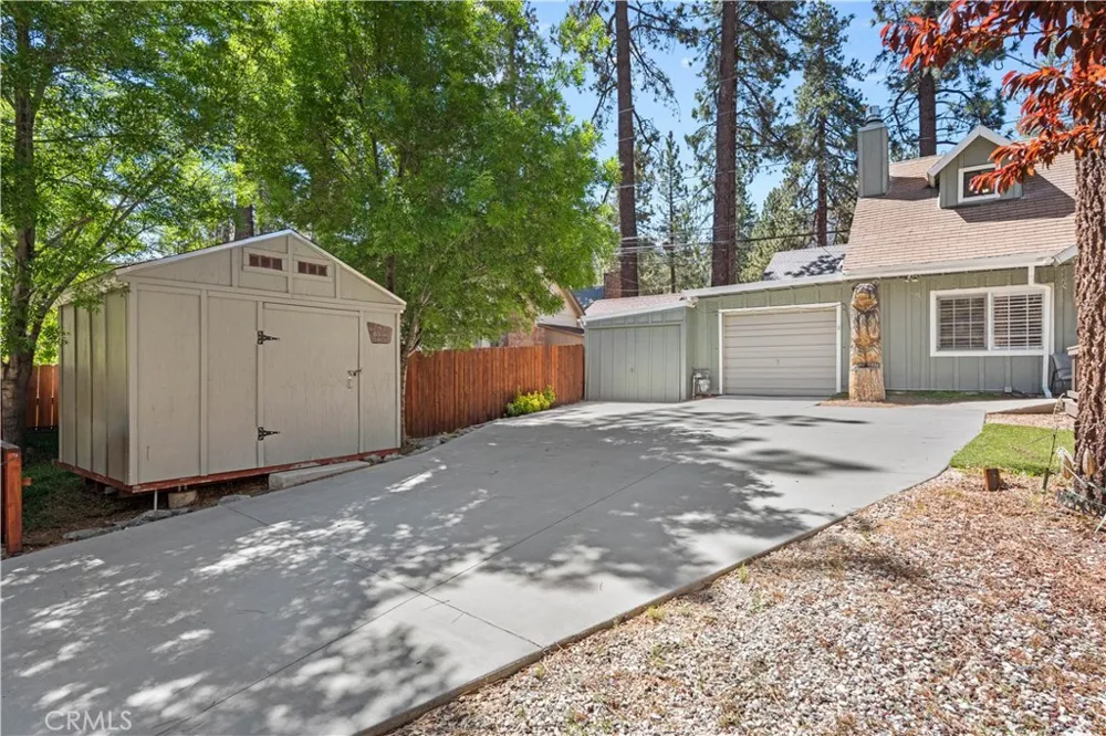1869 Outer Hwy 2 S Wrightwood, CA 92397