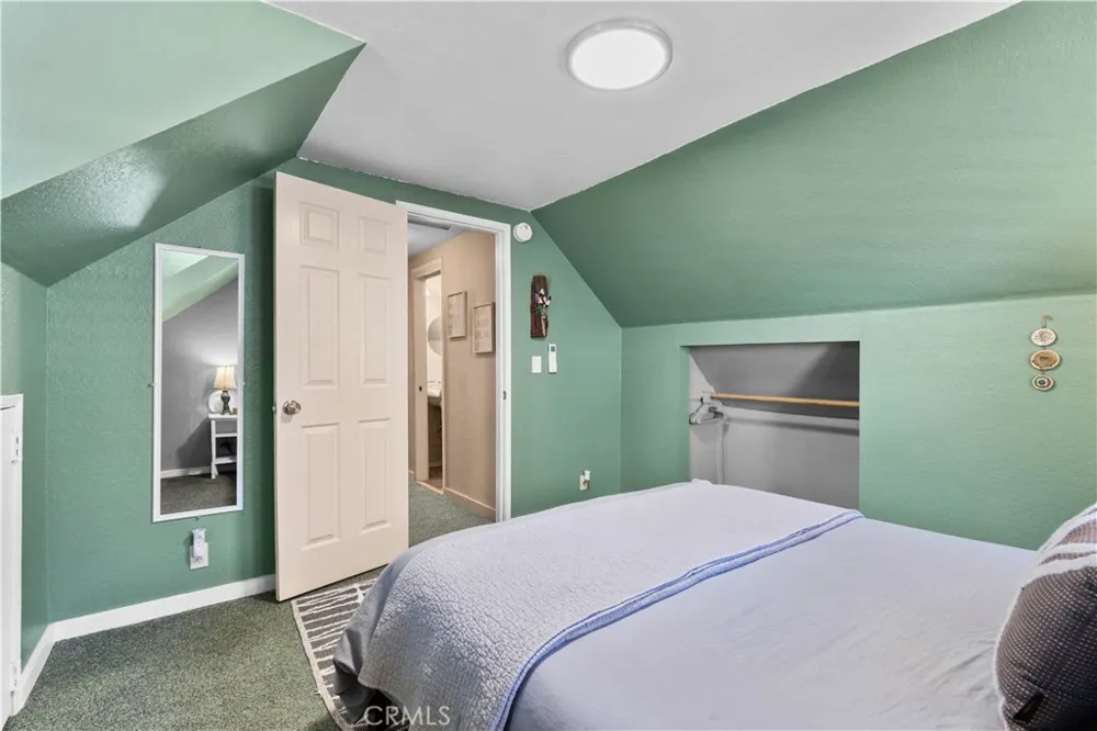 1869 Outer Hwy 2 S Wrightwood, CA 92397