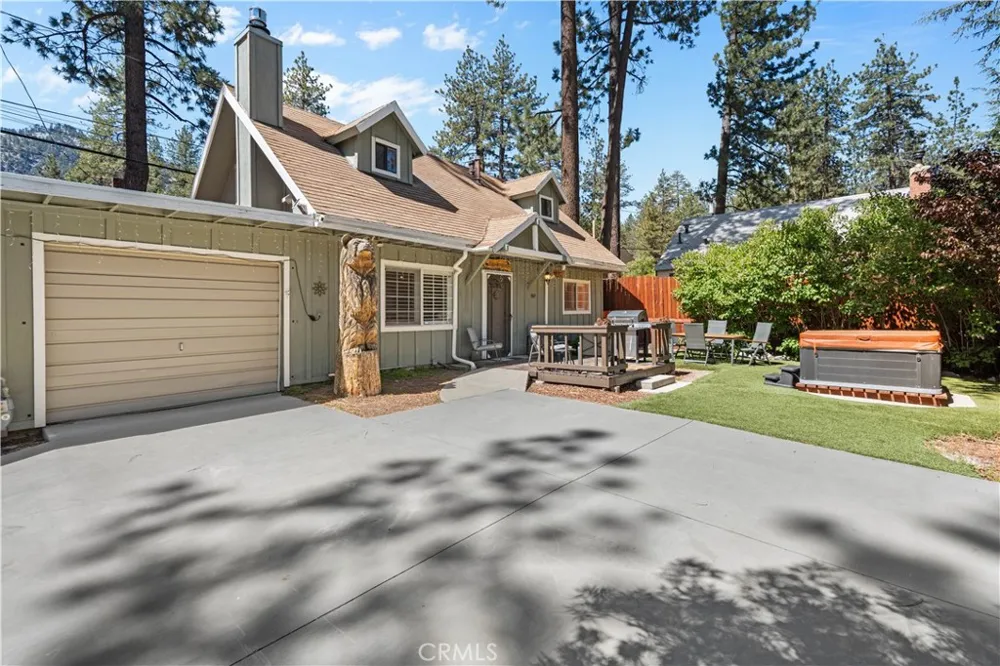 1869 Outer Hwy 2 S Wrightwood, CA 92397