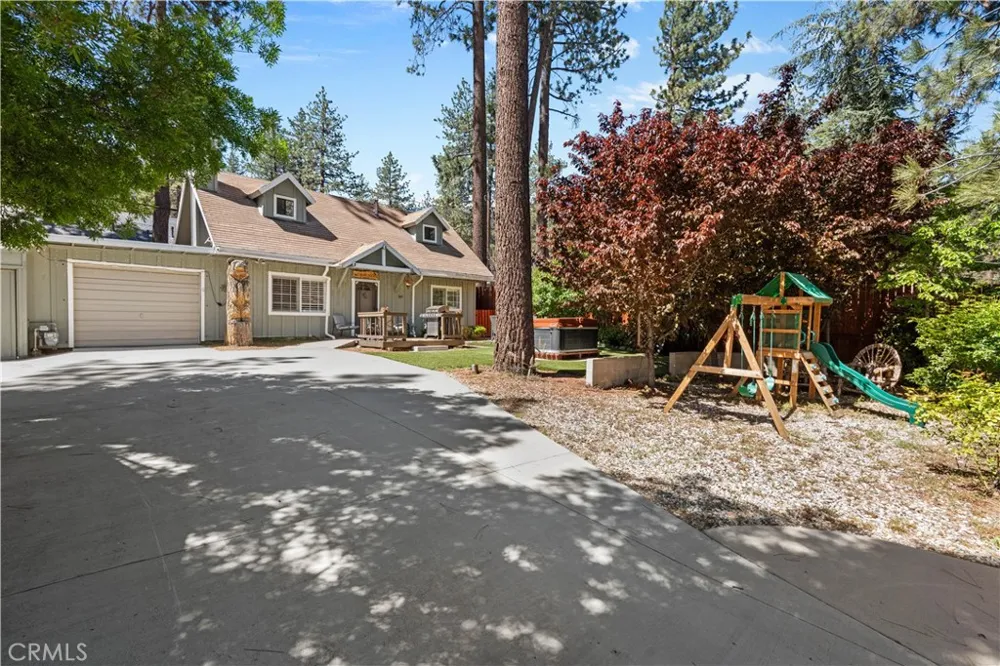 1869 Outer Hwy 2 S Wrightwood, CA 92397
