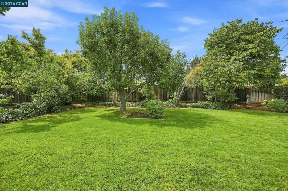 1624 Lynwood Dr Concord, CA 94521