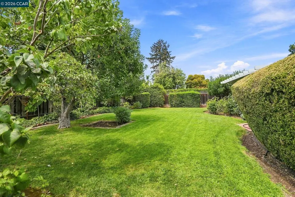 1624 Lynwood Dr Concord, CA 94521