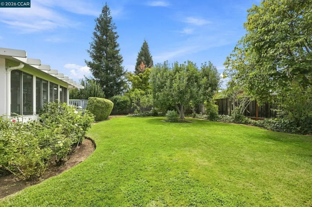 1624 Lynwood Dr Concord, CA 94521