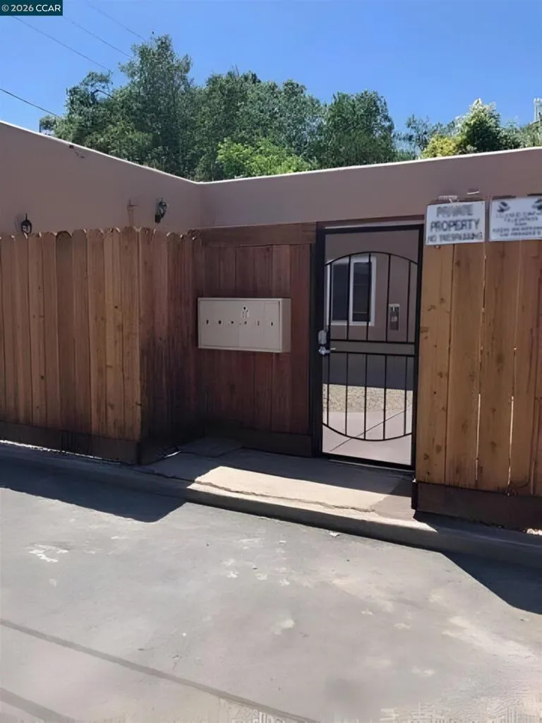 416 1/2 School St Lodi, CA 95240
