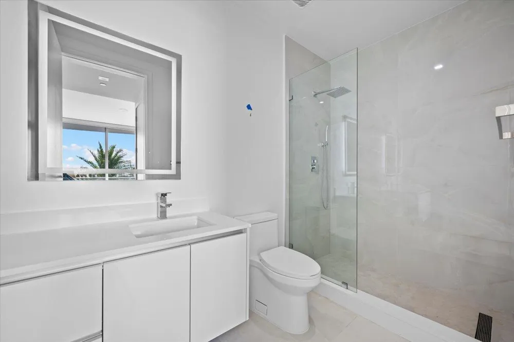 220 LAKE SHORE DRIVE #710 West Palm Beach, FL 33403