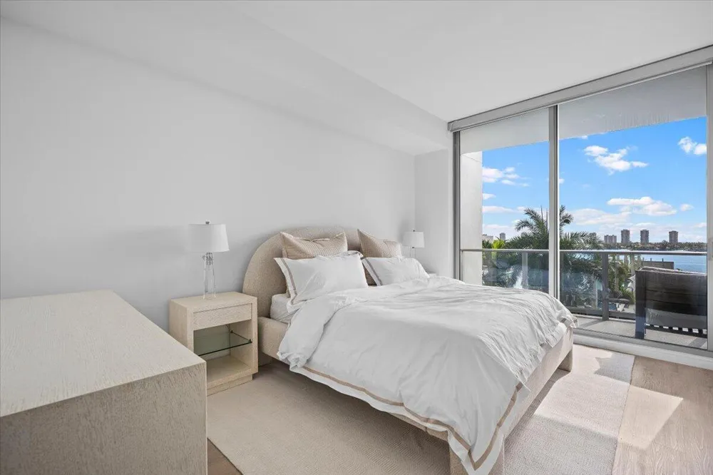 220 LAKE SHORE DRIVE #710 West Palm Beach, FL 33403