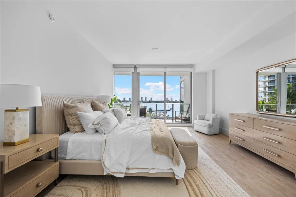 220 LAKE SHORE DRIVE #710 West Palm Beach, FL 33403