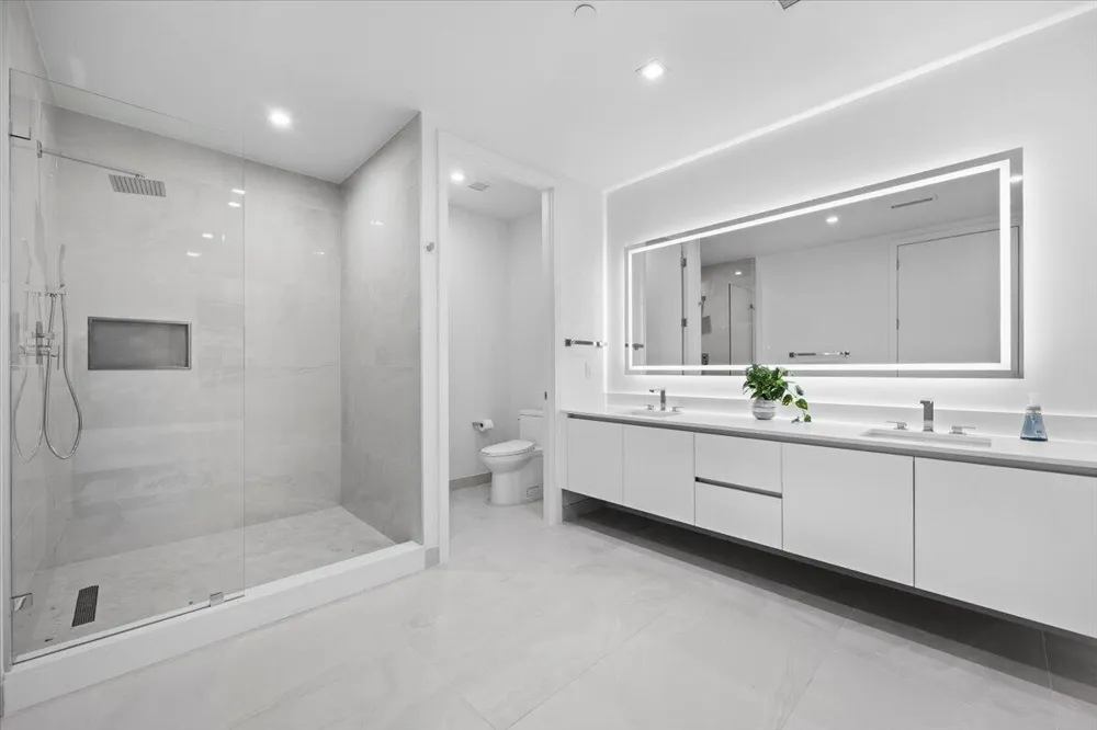 220 LAKE SHORE DRIVE #710 West Palm Beach, FL 33403