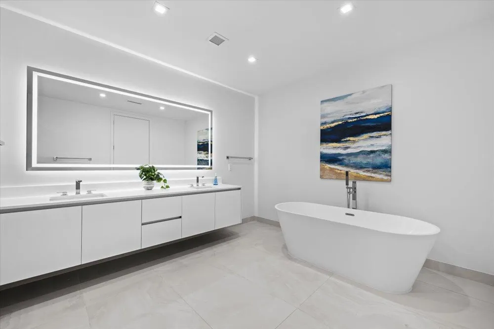 220 LAKE SHORE DRIVE #710 West Palm Beach, FL 33403
