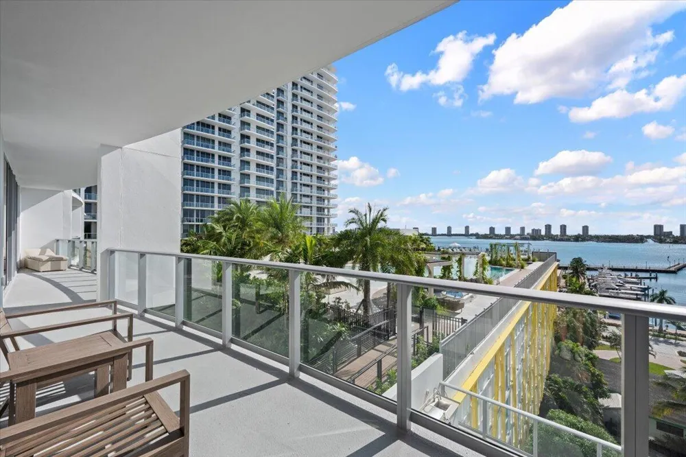 220 LAKE SHORE DRIVE #710 West Palm Beach, FL 33403