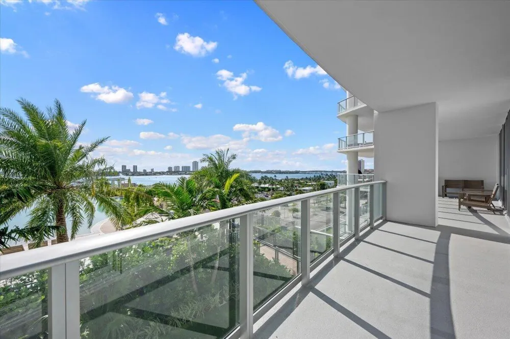 220 LAKE SHORE DRIVE #710 West Palm Beach, FL 33403