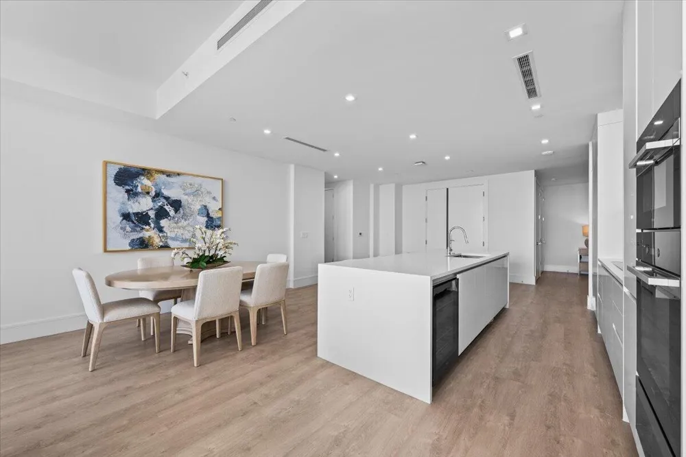 220 LAKE SHORE DRIVE #710 West Palm Beach, FL 33403