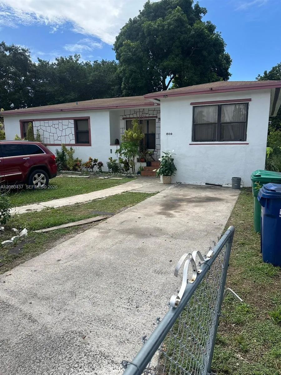 1500 NE 150th St Miami, FL 33161
