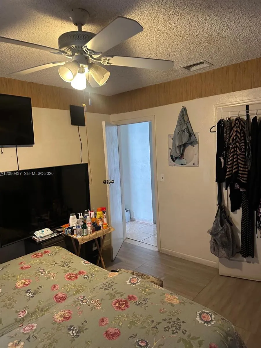 1500 NE 150th St Miami, FL 33161