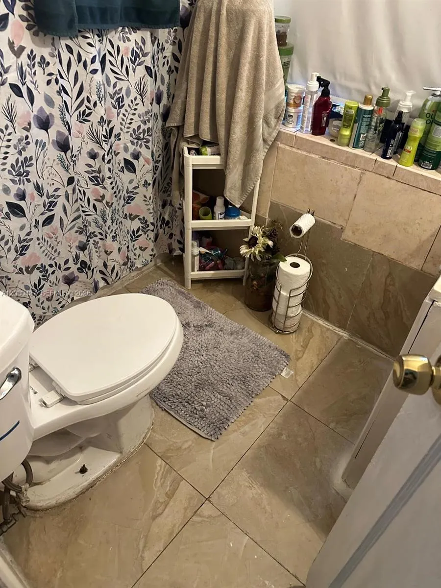1500 NE 150th St Miami, FL 33161