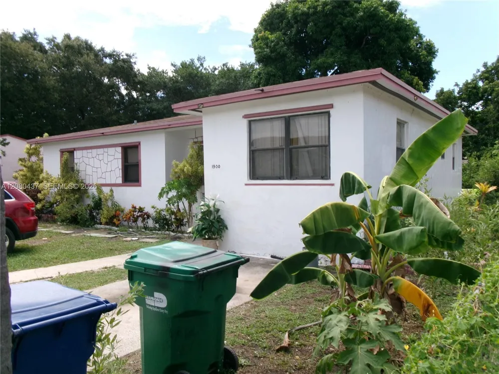 1500 NE 150th St Miami, FL 33161