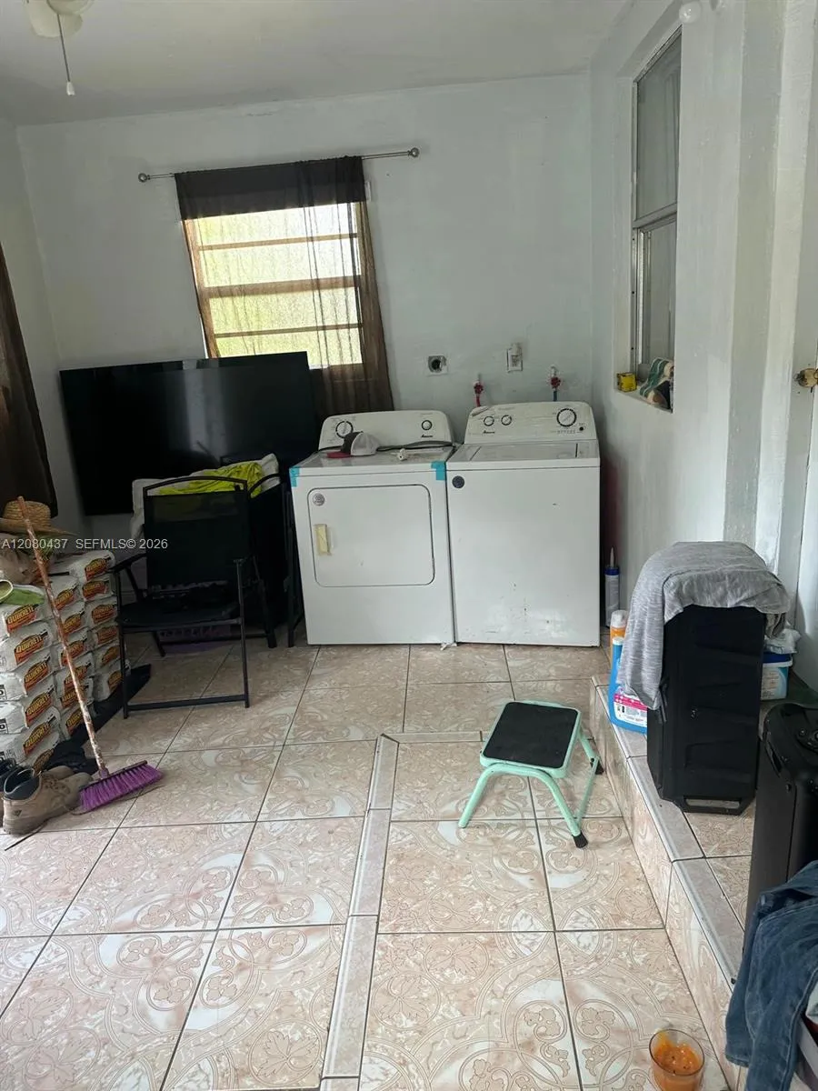 1500 NE 150th St Miami, FL 33161