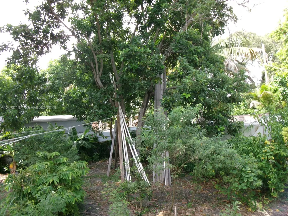 1500 NE 150th St Miami, FL 33161