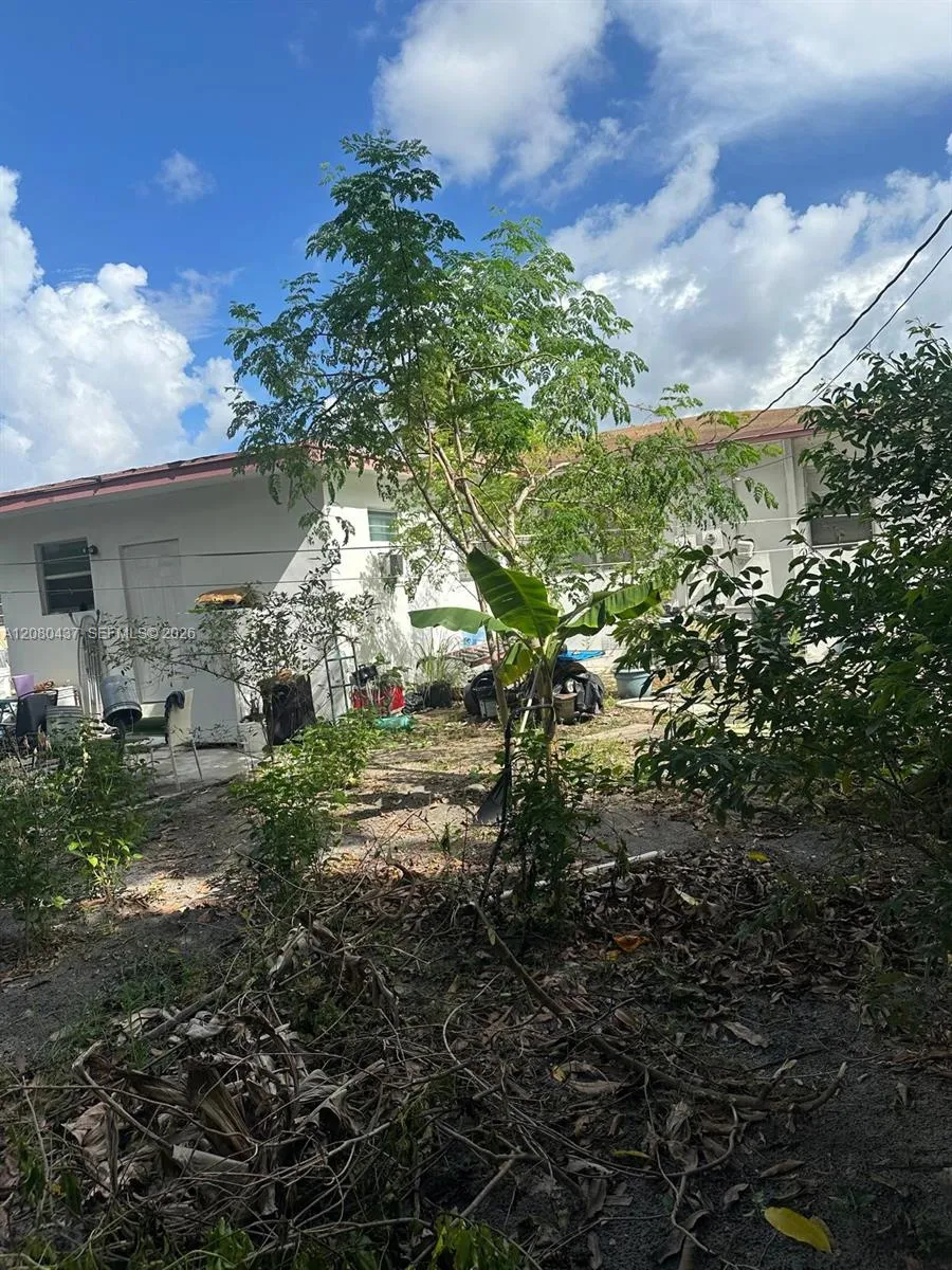 1500 NE 150th St Miami, FL 33161
