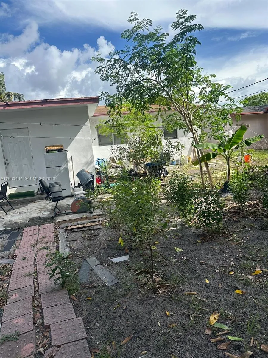 1500 NE 150th St Miami, FL 33161