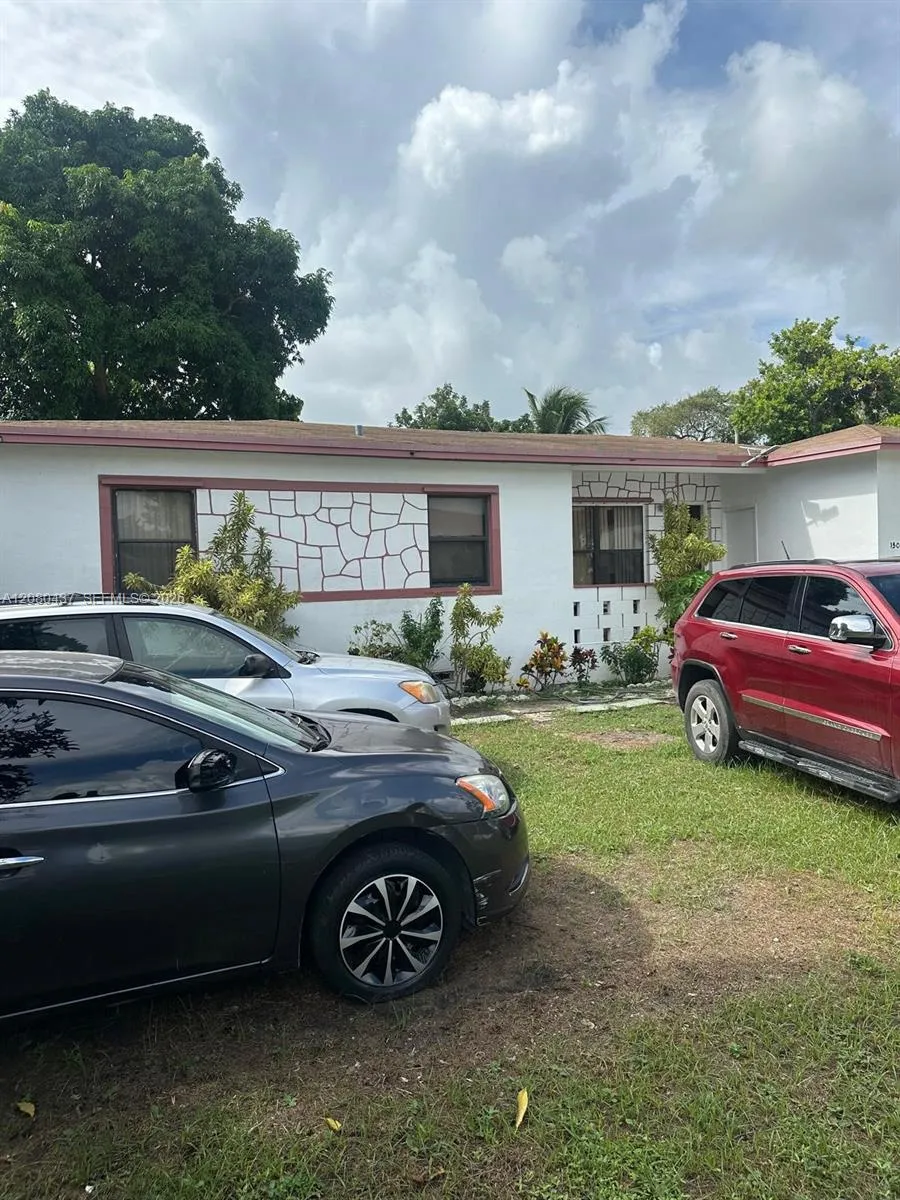 1500 NE 150th St Miami, FL 33161